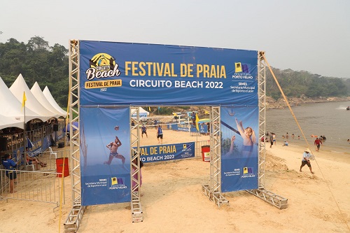 Beach Tennis é uma das atrações que movimentam o festival Na Praia